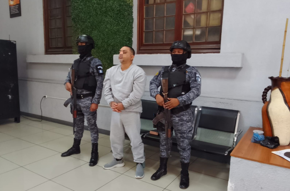 Extraditable capturado en Xela es entregado a Estados Unidos 