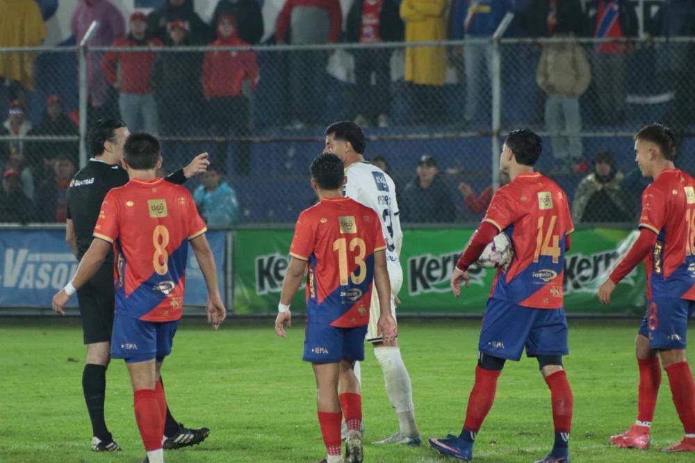 Comunicaciones le da vuelta al partido y derrota 3-2 a Xelajú MC