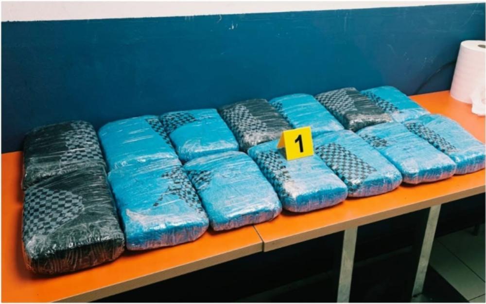 Incautan posible marihuana en vehículo de encomiendas en Patzicía