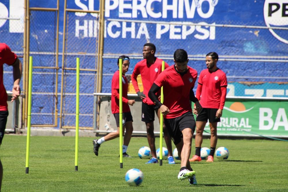 Xelajú MC con sus primeras bajas en la era de Roberto Hernández 