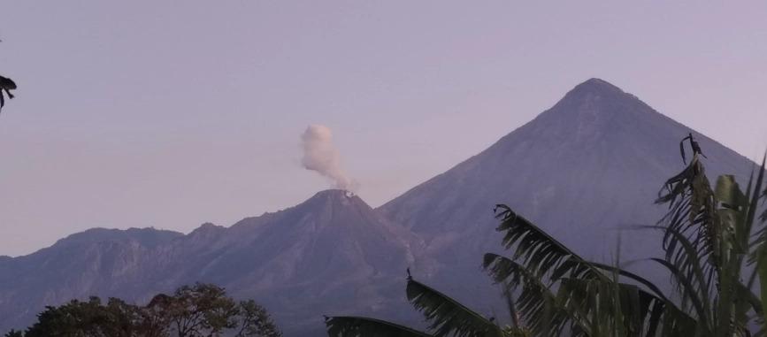 Actividad del volcán Santiaguito genera caída de ceniza