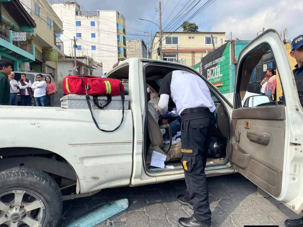 Picop involucrado en choques previos provoca accidente múltiple