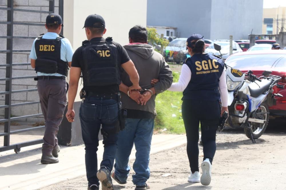 Cajolá: arrestan a dos por cobrar Q75 mil y abandonar a migrante
