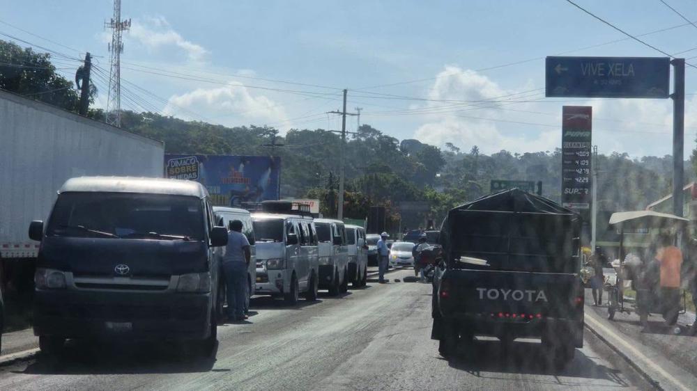 Primer bloqueo se registra en Quetzaltenango por alza de combustibles