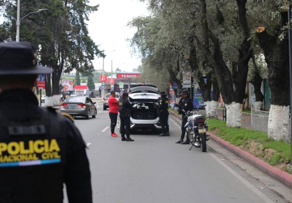 Operativos de seguridad se concentran frente al Cunoc en Xela
