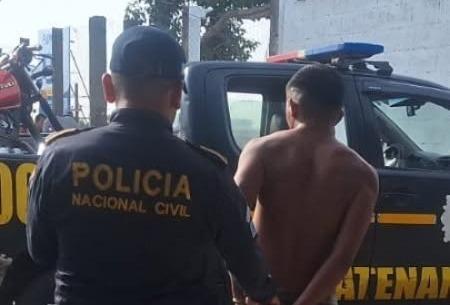 Capturan a presunto asaltante armado con réplica de pistola en Suchi