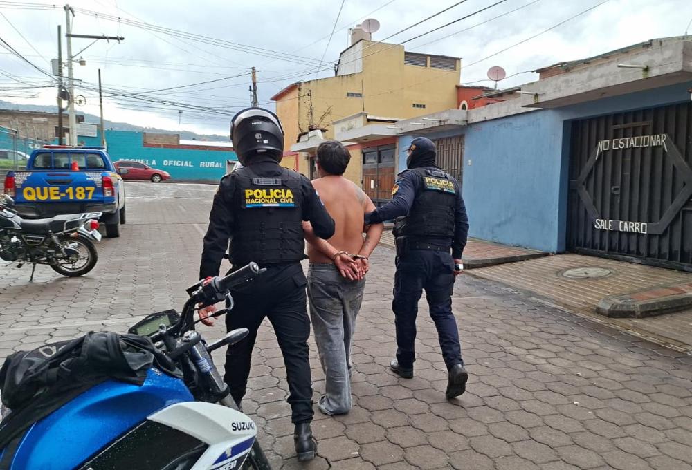 Capturan al gordo y remiten a adolescente tras persecución en Xela