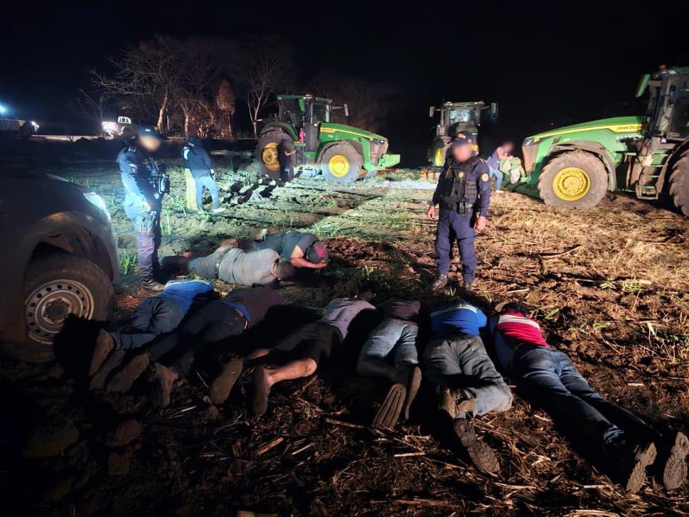 Ocho capturados por robo de diésel en finca de Champerico